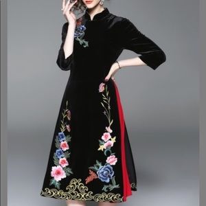 FLORAL EMBROIDERED VELVET MANDARIN GOWN CHEONGSAM